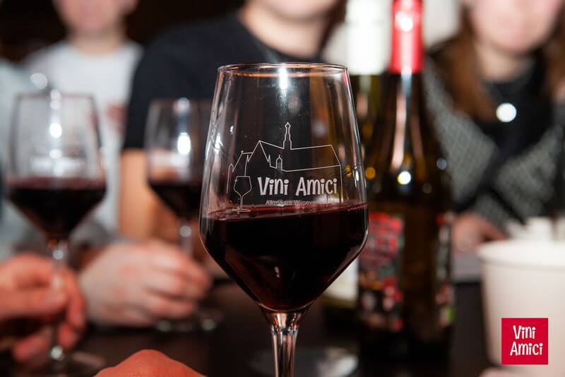 Vini Amici, gezelligheid